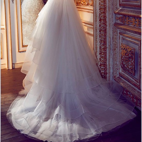 Stunning wedding gown! New with tags! - Picture 2 of 16